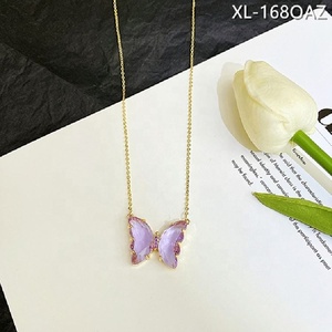 Kalung Liontin Kupu-kupu Manis Kristal Bening Warna Ungu Pink 4 Pilihan Warna, Perhiasan Cantik untuk Wanita, Hadiah Fashionable - Product Image 6