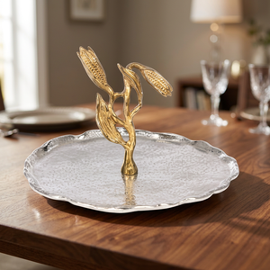 Plateau de service argenté avec motif de tulipes dorées, plat décoratif pour usage résidentiel - Product Image 3