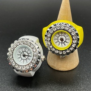 Reloj de anillo para mujeres y hombres Reloj de cuarzo analógico Números arábigos Dial Banda elástica RhinestoneStretch Band Reloj de dedo Navidad - Product Image 4