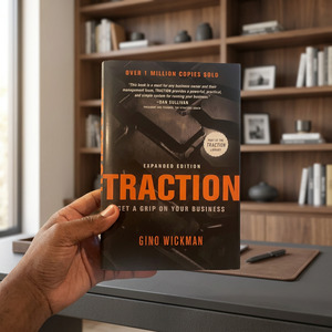 Traction de Gino Wickman, libro en inglés con tapa blanda, guía de gestión para pequeñas empresas - Product Image 2