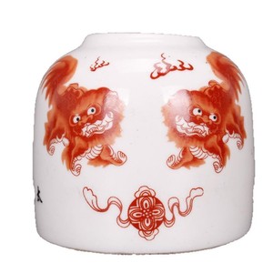 Laveur de pinceaux rouge émaillé de la période <span class=keywords><strong>Guangxu</strong></span> de la dynastie Qing, motif Grand Lion Junior Gardien, imitation porcelaine antique de style chinois - Product Image 5