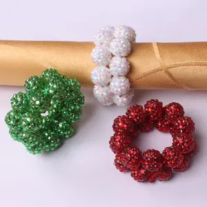 Servilleteros con cuentas hechos a mano con adornos de diamantes perfectos para mesas navideñas