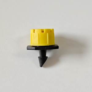 Goteador de flujo ajustable con tapa roja pequeña de ocho orificios. Venta directa de fábrica. Gotero de microrriego de plástico rojo para jardinería. - Product Image 2