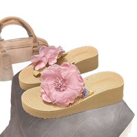 Nuevas Sandalias de Playa de Verano con Plataforma y Diseño Floral Estilo Hada, Chanclas de Paja Tejida con Suela Gruesa para Mujer