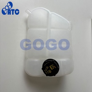 Réservoir de liquide de refroidissement de radiateur d'expansion et de trop-plein adapté pour Ford Kuga CV618K218BC/CV6Z8A080C pour le commerce extérieur - Product Image 4