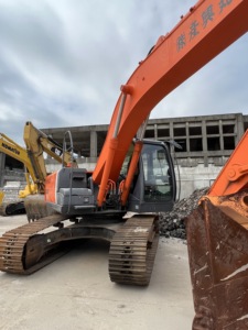 Excavatrice d'occasion HITACHI ZX210 pour travaux de terrassement à vendre - Product Image 4