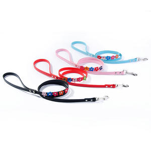 Doe <span class=keywords><strong>Pet</strong></span> Material de cuero de imitación de PU de alta calidad <span class=keywords><strong>Collar</strong></span> de perro mascota duradero y libre de óxido decorado con una sola fila de flores - Product Image 5