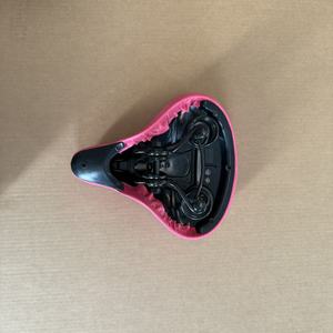 <span class=keywords><strong>Selle</strong></span> de vélo de montagne large et ventilée, confort de conduite doux, absorption des chocs, ressorts de siège - Product Image 4