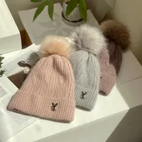 Dongkuan高品質の冬の暖かいウサギの毛皮の暖かい帽子冬のプレーンぬいぐるみ高級ビーニーポンポン冬の毛皮の帽子