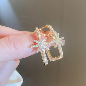 E3207 Orecchini a perno Golden Star con micro inserto rotondo in zircone per gioielli da festa da donna - Product Image 4