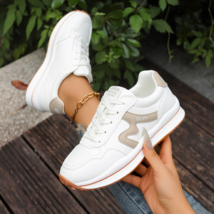 Scarpe da passeggio bianche da <span class=keywords><strong>donna</strong></span> taglie forti, nuove <span class=keywords><strong>sneakers</strong></span> autunnali traspiranti con lacci, scarpe casual che fanno sembrare i piedi più piccoli - Product Image 4