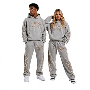 Ensemble survêtement personnalisé pour homme : sweat à capuche perlé et pantalon de jogging – Fabricant de streetwear - Product Image 1