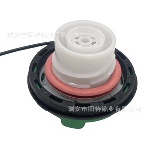 Bouchon de réservoir de carburant Ford 8C3Z-9030-C en plastique vert avec corde pour supercar FC1068 - Product Image 1