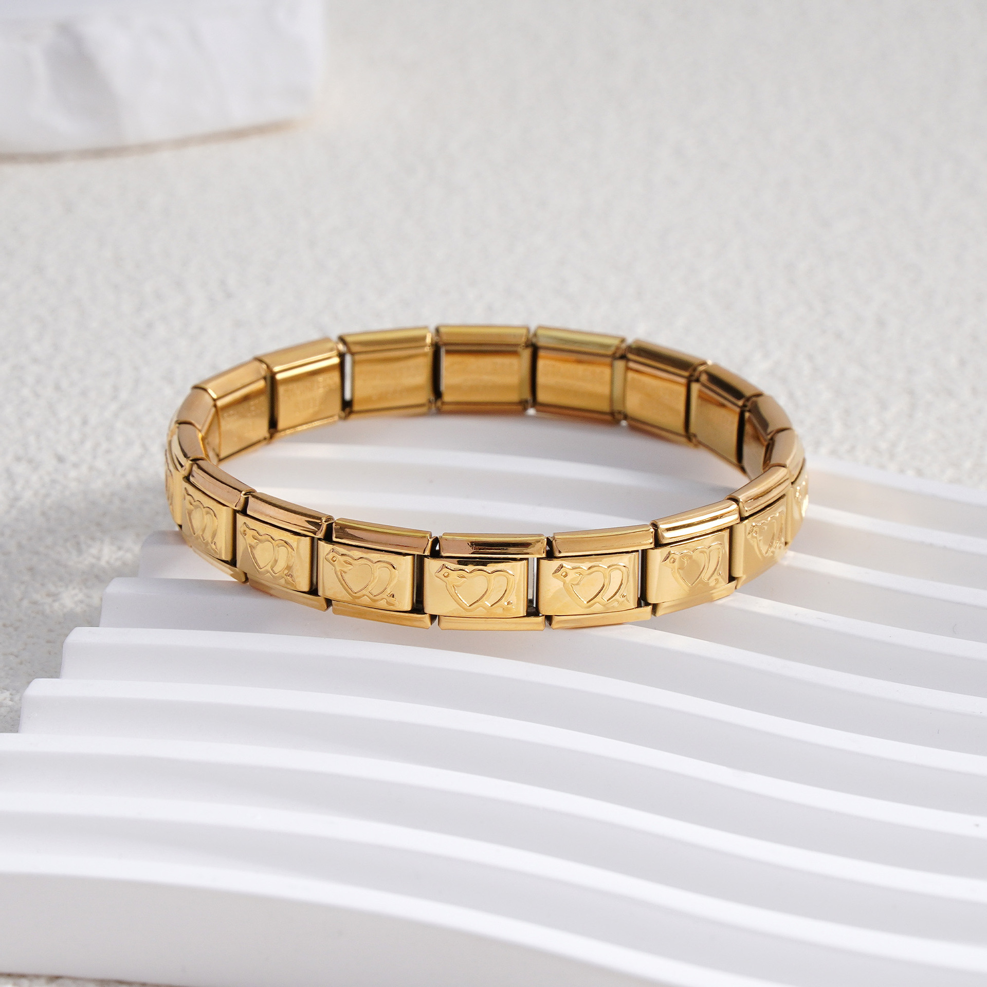 ลูกศรเจาะหัวใจคู่สีทอง BD-219