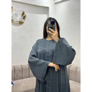 ชุดอาบายะห์ผ้าเครปโรซาแบบไร้ตะเข็บ ระบายอากาศได้ดี ตกแต่งด้วยลูกปัดอาเกต งานฝีมือระดับพรีเมียม เหมาะสำหรับใส่ในช่วงฤดูร้อน ฤดูใบไม้ร่วง และฤดูใบไม้ผลิ - Product Image 3