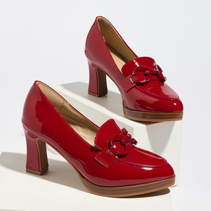 נעלי עקב אופנתיות לנשים מבית שואנהוי, סיטונאי, עקב בלוק 7.5 ס\\\"מ עם שרשרת וקצה מחודד - Product Image 3