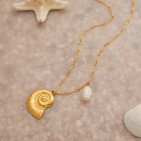 Collier à breloques J & D Ocean en acier inoxydable plaqué or véritable 18 carats avec coquillage naturel pour les vacances à la mode