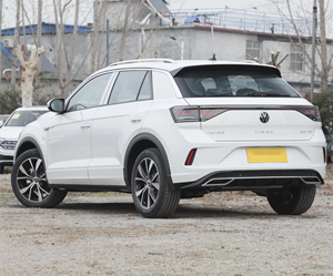 VW <span class=keywords><strong>T</strong></span>-<span class=keywords><strong>ROC</strong></span> 300TSI DSG 2WD Edition auto a benzina VW <span class=keywords><strong>T</strong></span>-<span class=keywords><strong>ROC</strong></span> 5 posti SUV con Top <span class=keywords><strong>nero</strong></span> Full Option auto a benzina - Product Image 5