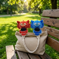 Boneka Plush Kapas PP Super Lembut Tarian Lebah Cina Kustom Merah Biru Maskot Budaya Boneka Isi Dakron Memegang Cangkir Teh Bordir Anti Stres