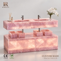 Meuble-lavabo de salle de bain de luxe en quartz rose, double vasque, en pierre rose translucide polie, avec bord cascade, pour villa et hôtel