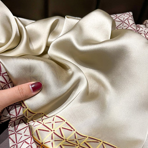 Écharpes en soie imprimées à carreaux de marque de <span class=keywords><strong>luxe</strong></span> pour femmes, foulard d'été, hijab, foulard pour femmes, <span class=keywords><strong>étole</strong></span>s de plage, écharpes longues et douces, châles - Product Image 6