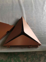 Panneau décoratif triangulaire 3D de forme spéciale, panneau de plafond en aluminium, dalles de plafond en aluminium