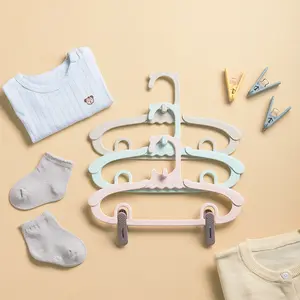 Lot de 10 cintres pliables antidérapants pour bébés et enfants avec 10 pinces à doigts - Product Image 1
