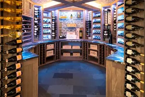 Soporte personalizado para botellas de vino, estante de pared con forma de onda de alambre de metal para vino