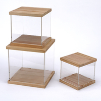 Boîte de vitrine en acrylique transparent de taille personnalisée de haute qualité avec haut et bas en bois pour jouet de figurine à collectionner