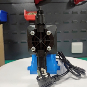 パルスフィーダー小型流量機械式ダイヤフラム定量ポンプ LB04SB-PTC1-XXX 化学薬品注入制御機械加工用 3.8 L/h 7 bar - Product Image 2