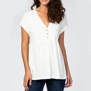 Camiseta de punto de algodón orgánico, Top de maternidad de manga corta con botones delanteros - Product Image 1