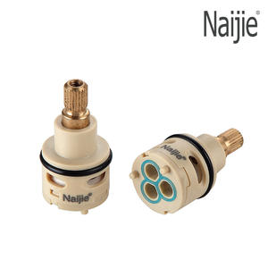 Robinet de lavabo de salle de bain et de cuisine en céramique à trois points en cuivre de qualité supérieure, directement de l'usine, accessoires de robinetterie de salle de bain - Product Image 5