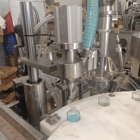 Ligne de production de machines de remplissage et de bouchage de vernis à ongles en gel entièrement automatique, machines de remplissage de flacons de petite taille de 3 ml à 15 ml