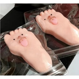 Juguete Antiestrés Novedoso de Mano con Lengua Fuera y Pie Grande, para Aliviar el Estrés, Regalo Novedoso, Venta al por Mayor - Product Image 1