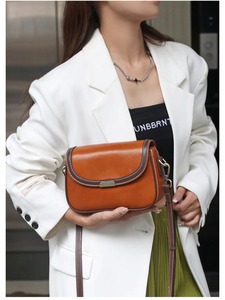 กระเป๋าสะพายข้างหนังแท้สำหรับผู้หญิง ดีไซน์ทันสมัย สวยหรู เหมาะสำหรับสาวๆ - Product Image 6