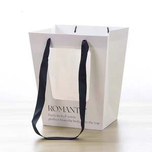 Bolsas de Papel Kraft Trapezoidales Ecológicas Personalizadas para Ramos, Embalaje de Regalo Hecho a Mano, Reciclable y Biodegradable - Product Image 1