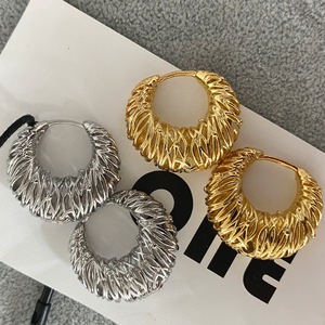 Boucles d'oreilles européennes américaines haut de gamme en or véritable Trendy Cold Ins Cut Style Cross-Border Offre Spéciale Plaqué or Forme papillon