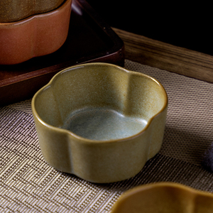 Plat à sauce soja en forme <span class=keywords><strong>de</strong></span> fleur à vendre, petit plat rétro en céramique émaillée multicolore pour restaurant - Product Image 2