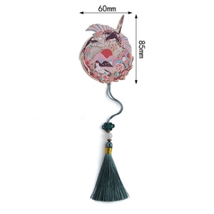 Marcapáginas Metálico con Borla y Diseño de Golondrina en Colores Claros con Impresión UV, Gran Venta - Product Image 2