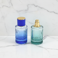 Vente en gros de flacons en verre colorés vides de 1,6 oz (50 ml) pour cosmétiques, flacon pulvérisateur en verre avec bouchon pompe en stock