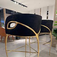 Tabouret de bar design moderne, luxe, acier inoxydable doré, cuir, chaise haute pour bar haut de gamme et projets résidentiels