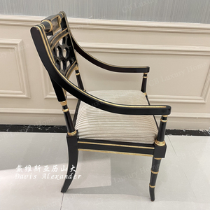Elegante Poltrona Neoclassica Nera Intagliata e Laccata con Decorazioni Dorate, Sedia d'Accento con Struttura in Legno Imbottita - Product Image 4