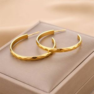 Pendientes colgantes de acero inoxidable que no se desvanecen, con engaste de bisel, en oro y oro rosa, de moda, para venta al por mayor transfronteriza entre Europa y Estados Unidos - Product Image 6