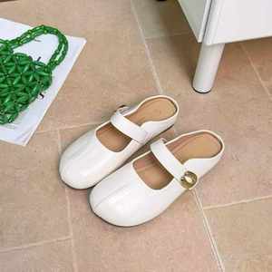 Mocassins en cuir véritable pour femmes, en cuir de veau souple, bout rond froissé, chaussures plates confortables et décontractées avec boucle métallique - Product Image 4