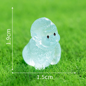 Vente en gros de figurines en résine de gorille de dessin animé, ornements en résine kawaii, breloques en résine d'animaux qui brillent dans le noir pour la décoration de voiture - Product Image 6
