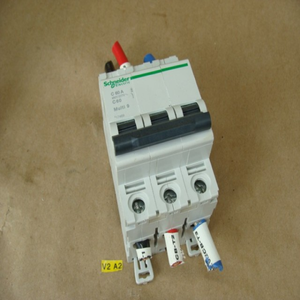 C60 C60A 3P เซอร์กิตเบรกเกอร์ <span class=keywords><strong>Multi9</strong></span> สำหรับ PLC - Product Image 1