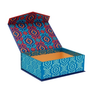 Caja de Cartón Rígida Cuadrada Personalizada con Impresión de Tinta de Soya Biodegradable, Caja Magnética para Regalos, Chocolates, Galletas y Dulces - Product Image 3