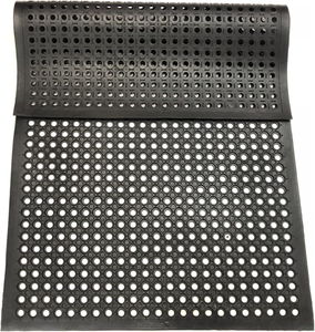 Tapete de Goma Resistente y Económico con Orificios, Tapete de Drenaje sin Costuras para Establos de Ganado, Caballos y Ranchos Comerciales - Product Image 3