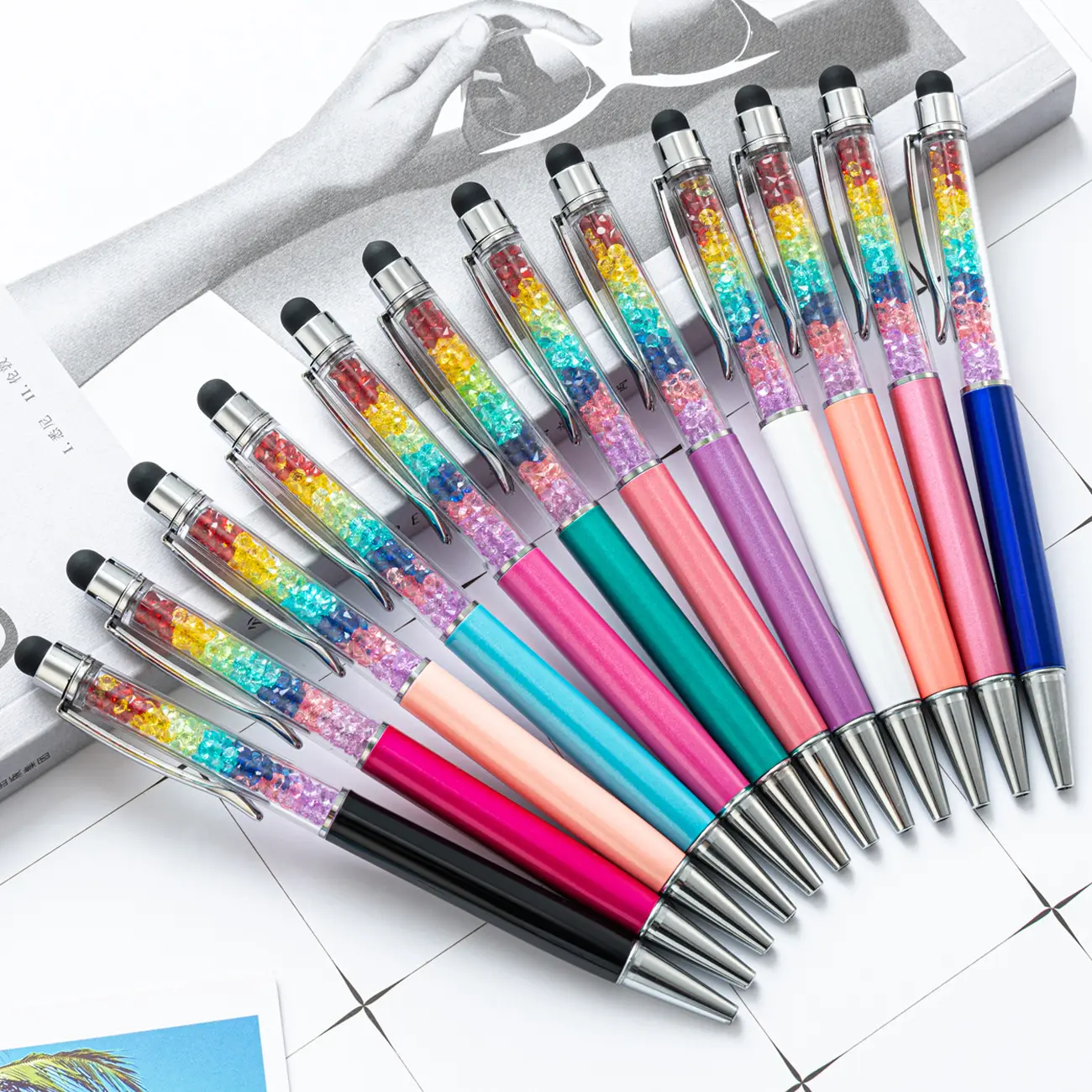 Toptan hediyeler dokunmatik ekran gökkuşağı kristal kalem özel logo ile Glitter renkli yazma Metal tükenmez kalemler