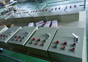 Boîtier <span class=keywords><strong>de</strong></span> commande d'ouverture <span class=keywords><strong>de</strong></span> fenêtre électrique, liaison incendie, évacuation <span class=keywords><strong>de</strong></span> fumée, ventilation, aluminium moderne pour bureaux, bâtiments, portes <span class=keywords><strong>de</strong></span> <span class=keywords><strong>garage</strong></span> - Product Image 2